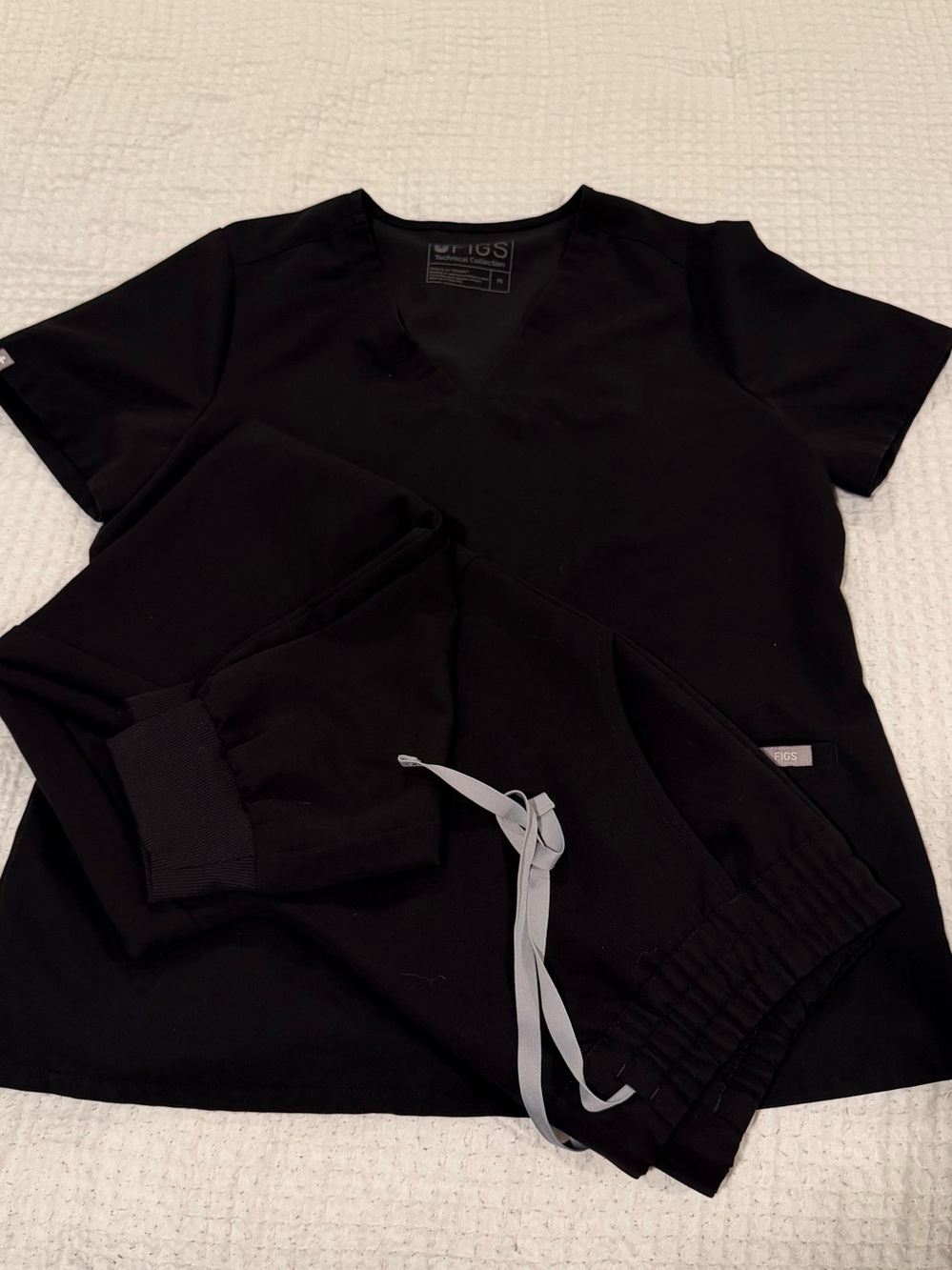 FIGS Black Casma top and Uman joggers set